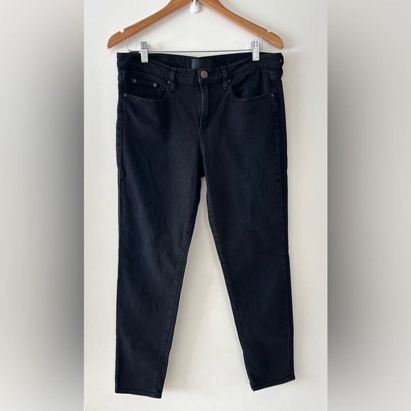 Vince Pants - VINCE. Mason" Relaxed Rolled Jeans in a classic black | Size 29